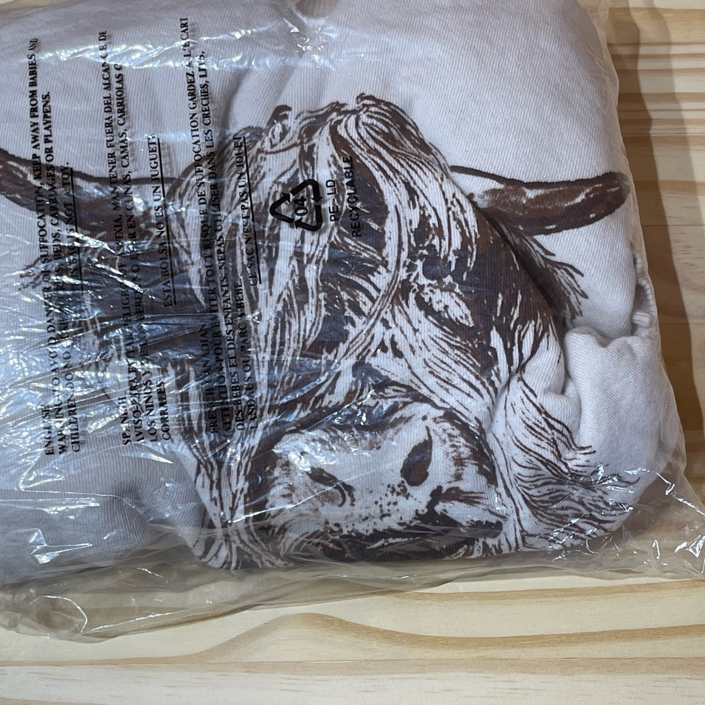 We The Free Graphic Camden Pullover Highland Cow NWOT
XS and MEDIUM - Picture 5 of 5